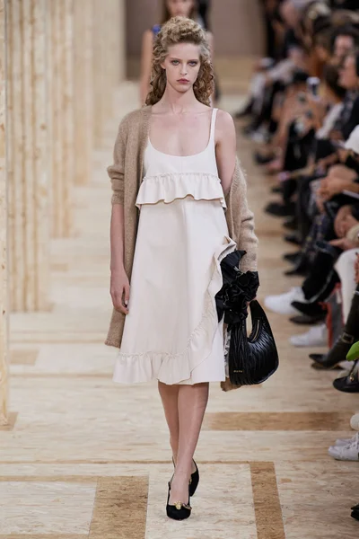 Look 25